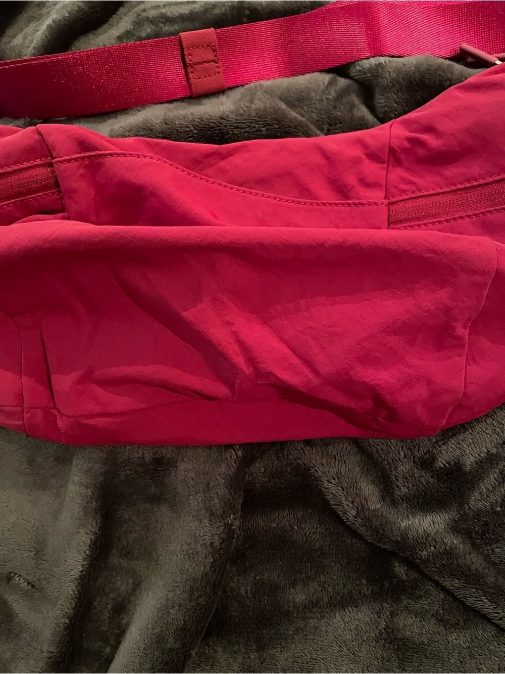 lululemon athletica Slouch Sling bag Berry Rumble 6L - Picture 4 of 5